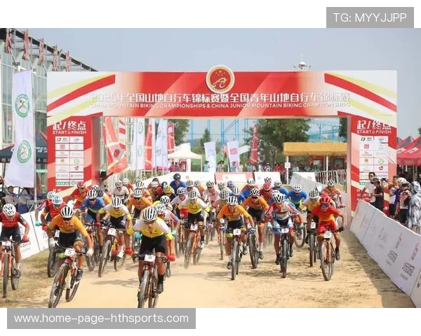 自行车少年炫技跳台飞过广告牌 自行车少年炫技跳台飞过广告牌