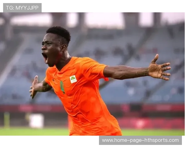 劳塔罗背身单扛对手稳如铁塔 劳塔罗背身单扛对手稳如铁塔