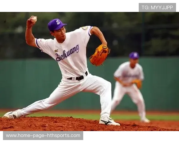 棒球投手火球突破极限速度，观众惊呼不断