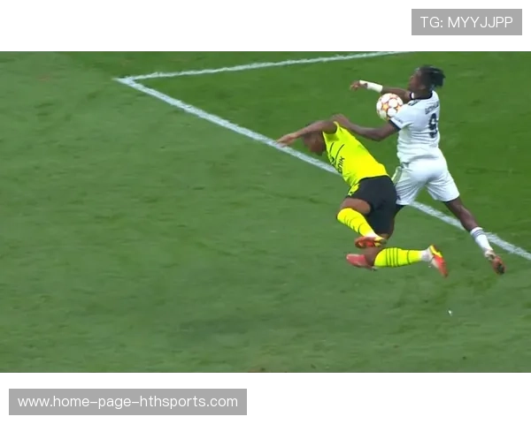 多特中路断球后瞬间发动致命反击